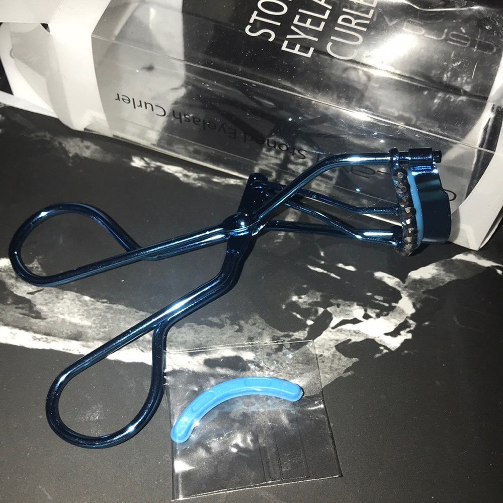 NIB Celavi Chrome Stud Eyelash Curler w/ Refill